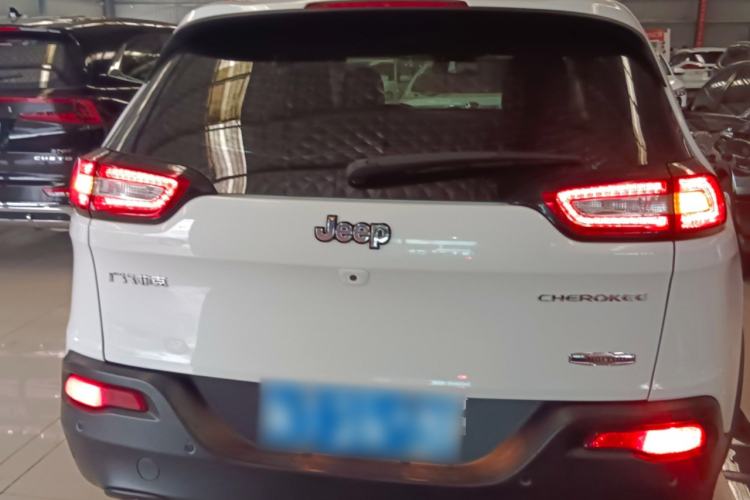 Used Jeep Cherokee 2016 2.0L Superior Edition
