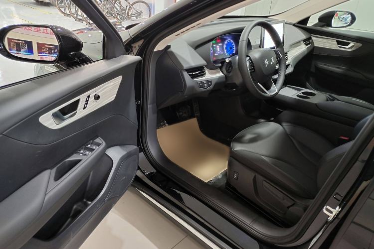 Used Hongqi E-QM5 2025 500km Range Commuter Version
