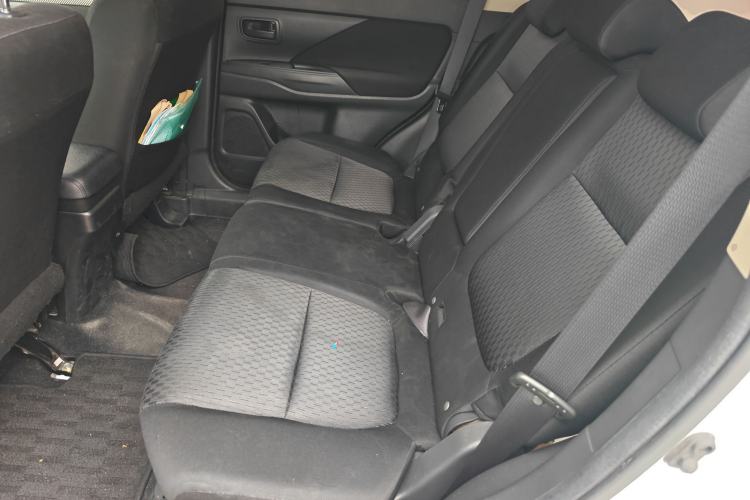 Used Mitsubishi Outlander 2013 2.0L Two-Wheel Drive Sport Navigation Version 5 Seats