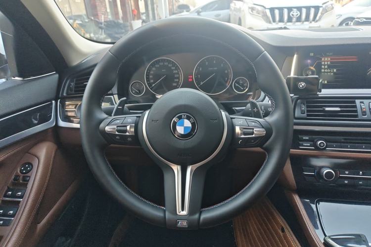 Used BMW 5 Series 2014 520Li Elegant Model
