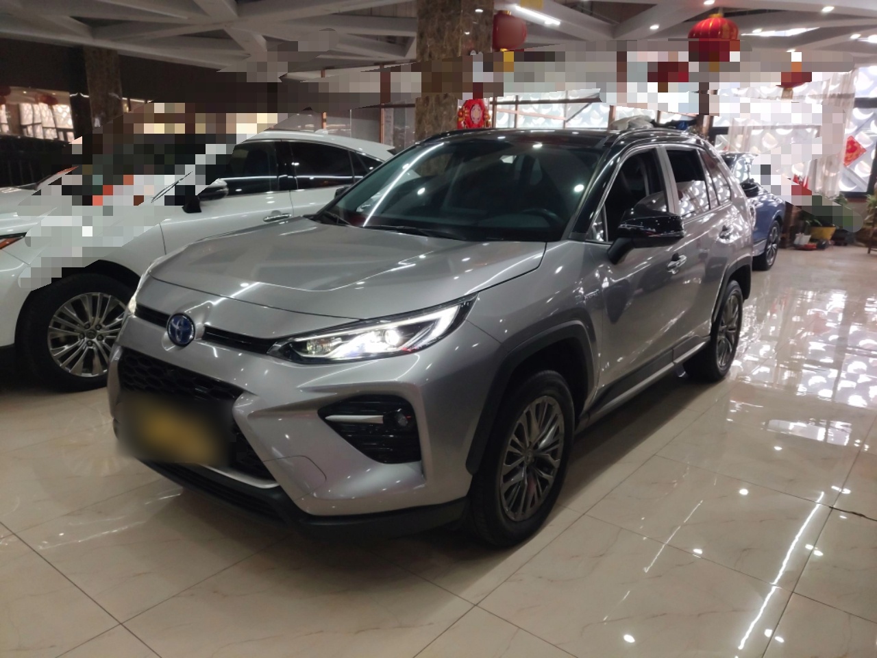 Под передней частью автомобиля