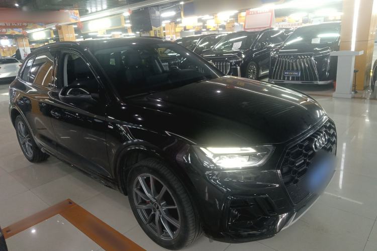 Used Audi Q5L 2022 40T Luxury Dynamic Model Front Right 45 Deg