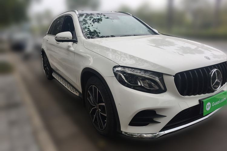 Used Mercedes-Benz GLC 2019 Facelift GLC 260 L 4MATIC Luxury Model Front Right 45 Deg