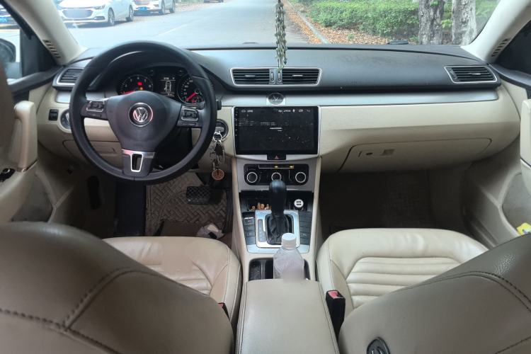 Used Volkswagen Magotan 2012 Revised Version 1.8TSI Leading Edition Center Console