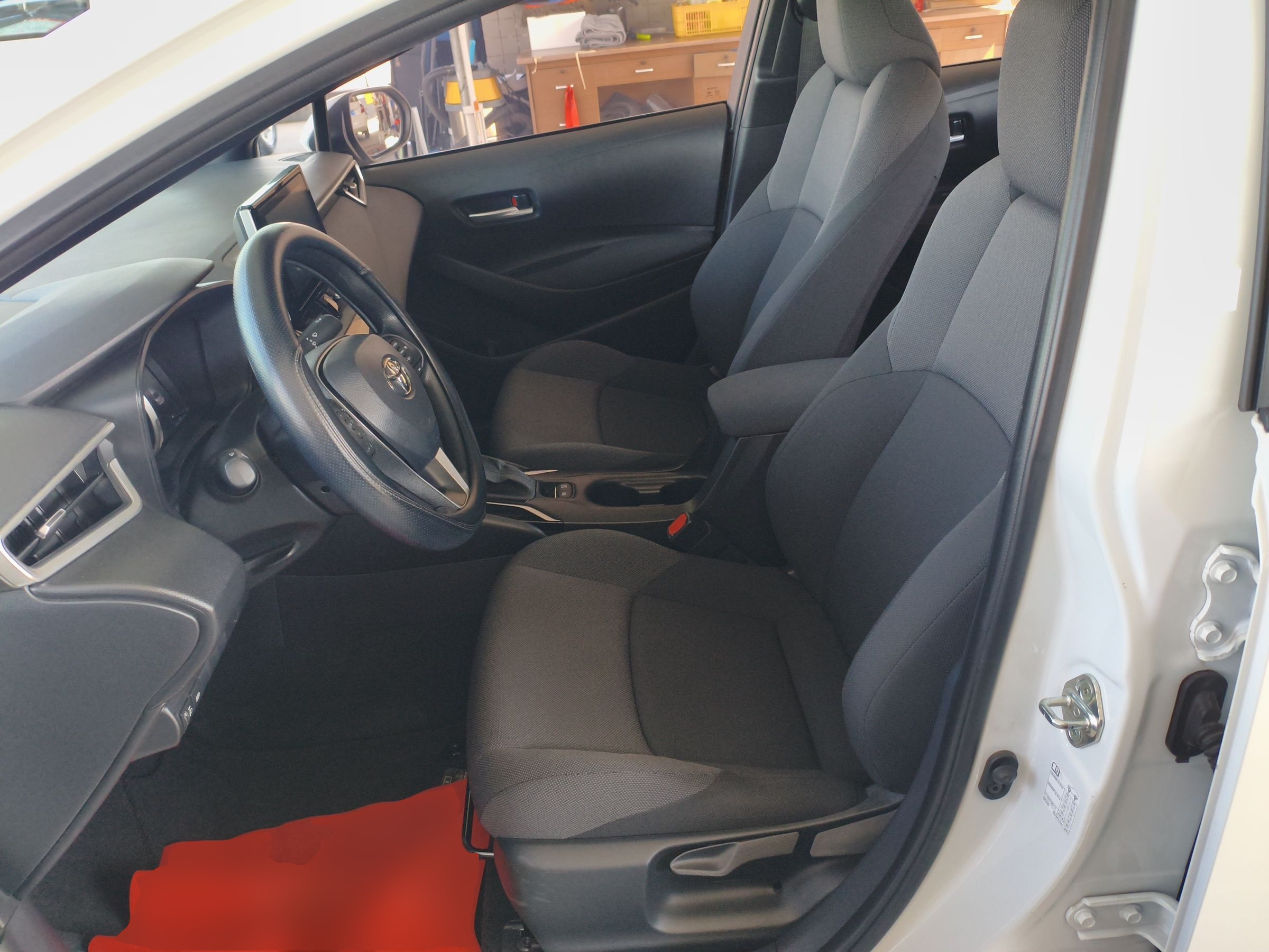 Переднее сиденье в автомобиле