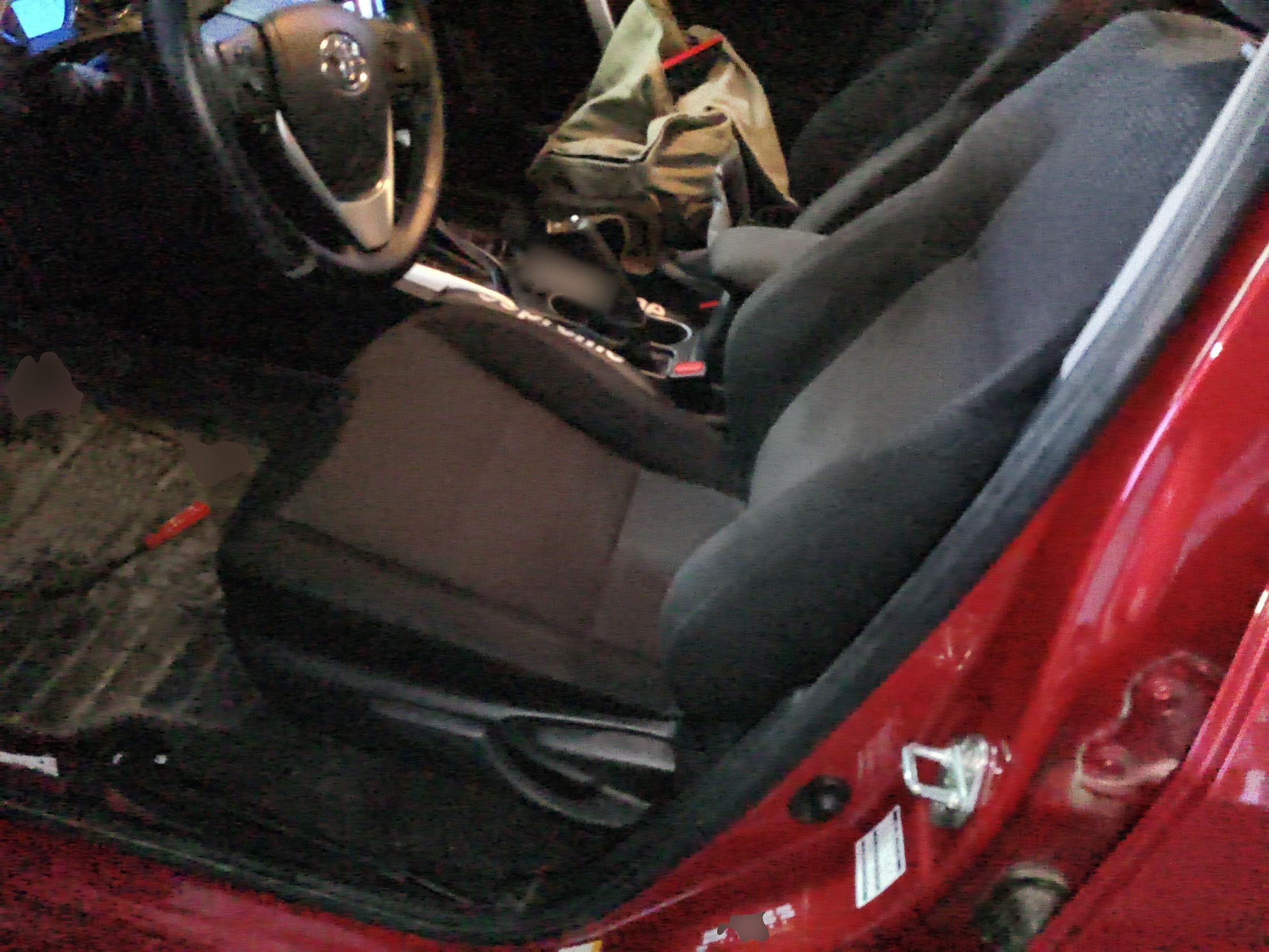 المقاعد الأمامية داخل السيارة