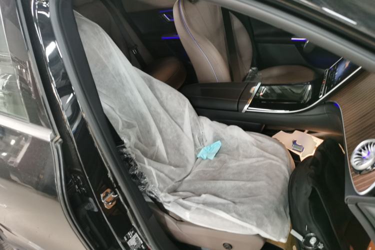 Used Mercedes-Benz EQE SUV 2024 500 4MATIC Pioneer Edition Right Front Seat