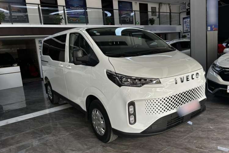 Used Iveco Fidato 2023 C30 Passenger Van 2.0T 93kW Manual Transmission Xingtu Edition Low Roof
