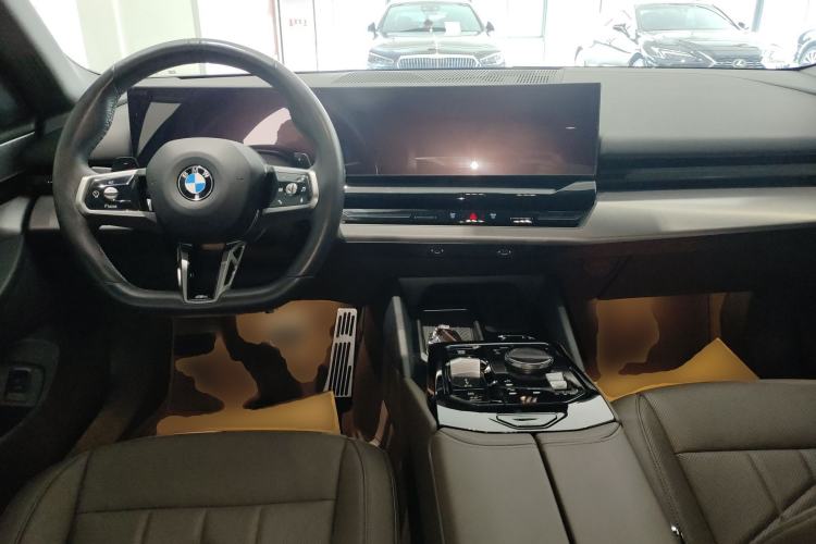Used BMW 5 Series 2024 525Li M Sport Package Center Console