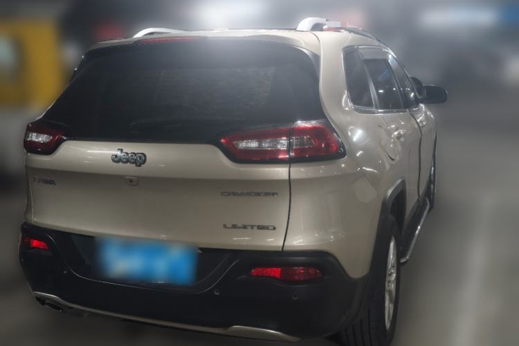 Used Jeep Cherokee 2017 2.0L Superior Edition
