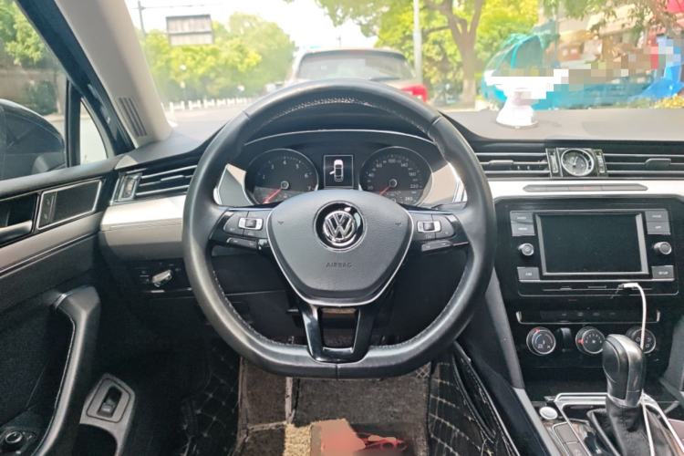 Used Volkswagen Magotan 2018 330TSI DSG Advanced Model Steering Wheel