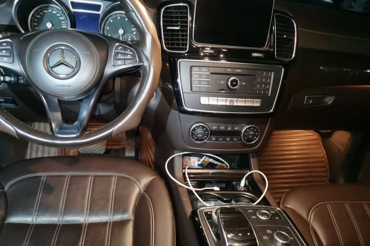 Used Mercedes-Benz GLS 2018 GLS 400 4MATIC Dynamic Model Center Console