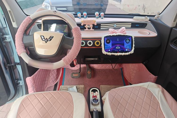 Used Wuling Hongguang MINIEV 2020 Enjoyment Model Lithium Iron Phosphate Center Console