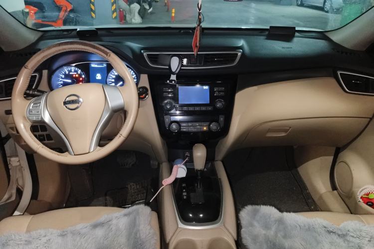 Used Nissan X-Trail 2014 2.0L CVT Comfort Edition 2WD Interior 2