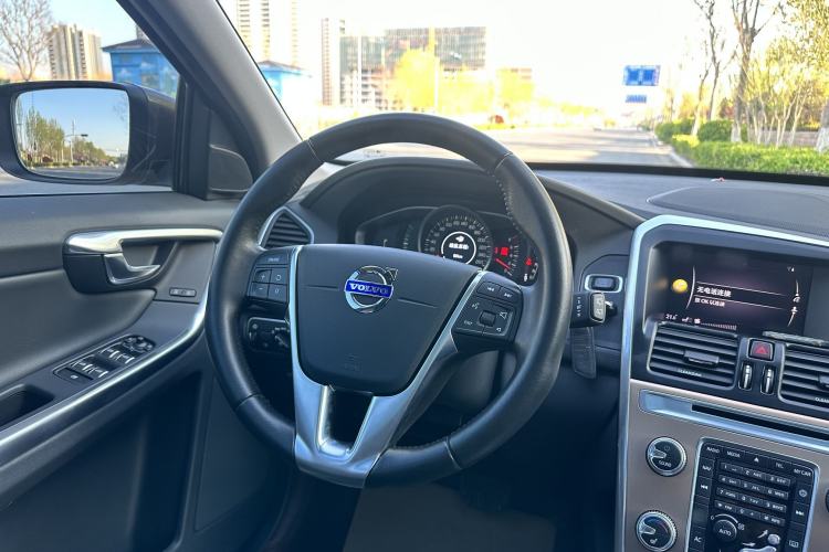 Used Volvo XC60 2017 T5 Smart Upgrade Edition Steering Wheel