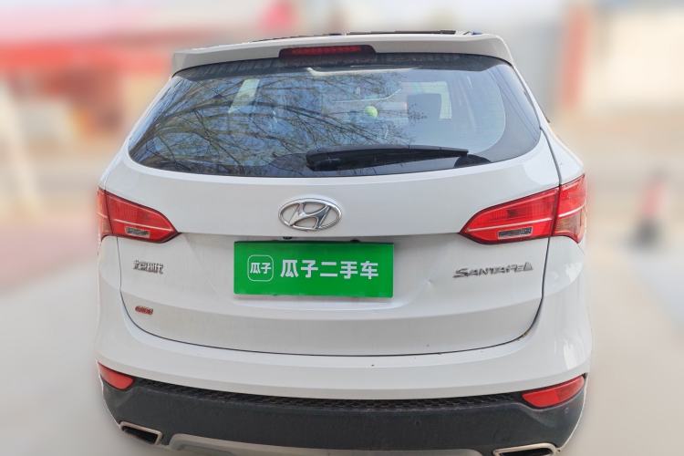 Used Hyundai Santa Fe 2015 2.4L Automatic Two-Wheel Drive Smart Version 5 Seats