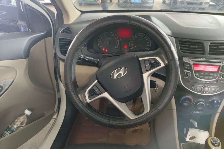 Used Hyundai Verna (older generation) 2014 1.4L Manual Smart GLS Trim