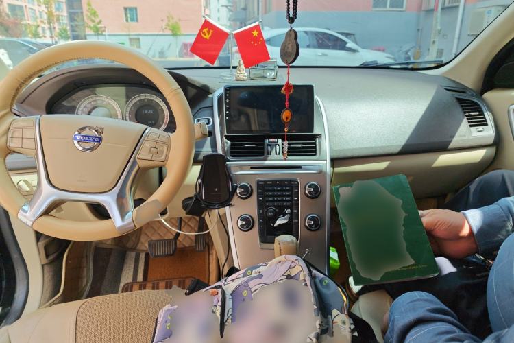 Used Volvo XC60 2012 T5 Comfort Edition Center Console