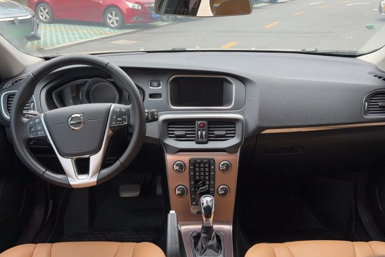 Used Volvo V40 2018 Cross Country T3 Zhiya Edition Center Console