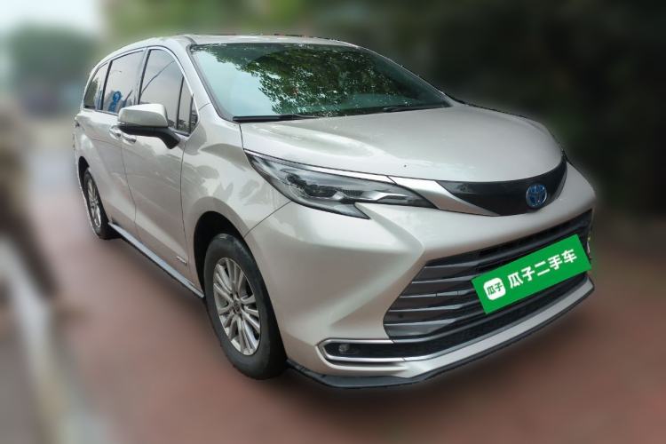 Used Toyota SIENNA 2021 2.5L Hybrid Luxury Edition Front Right 45 Deg