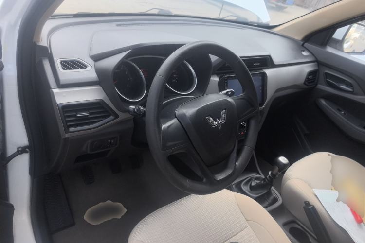 Used Wuling Hongguang 2019 1.5L S Standard Version China VI LAR
