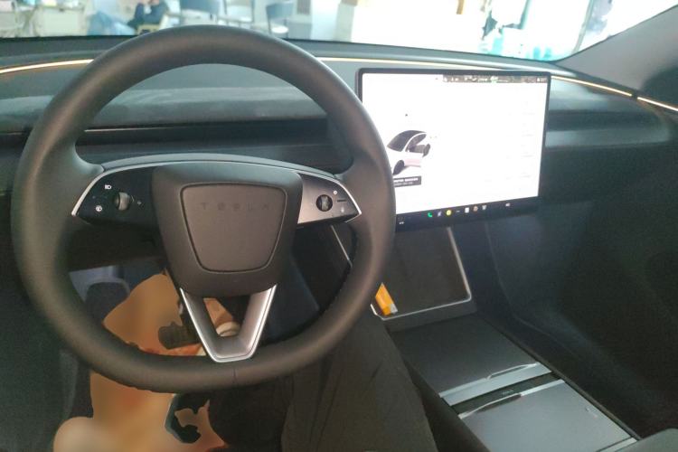 Used Tesla Model Y 2025 Long-Range All-Wheel-Drive Version