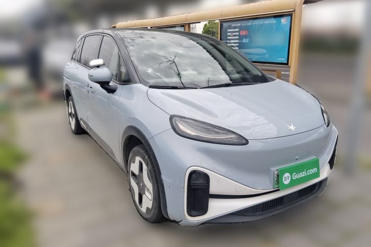 Used ARCFOX Kaola 2023 Family Edition Pro Front Right 45 Deg