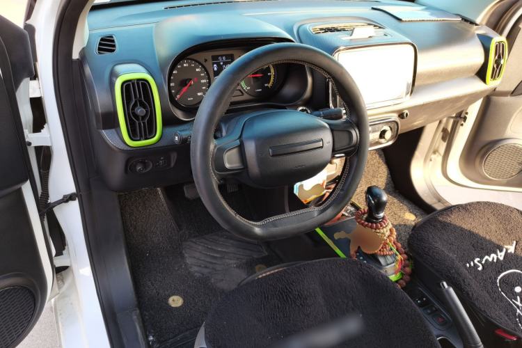 Used Roewe Clever 2021 302 km New Four-Seater Super-Efficient Version Center Console