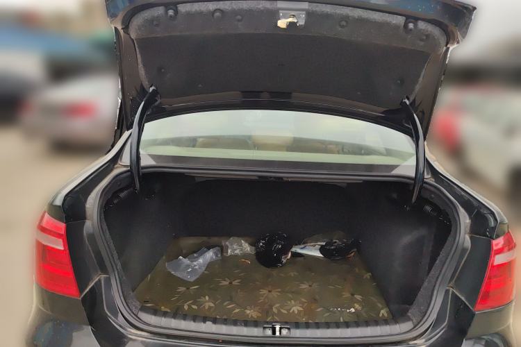 Used Volkswagen Bora 2013 1.6L Automatic Fashion Model Trunk