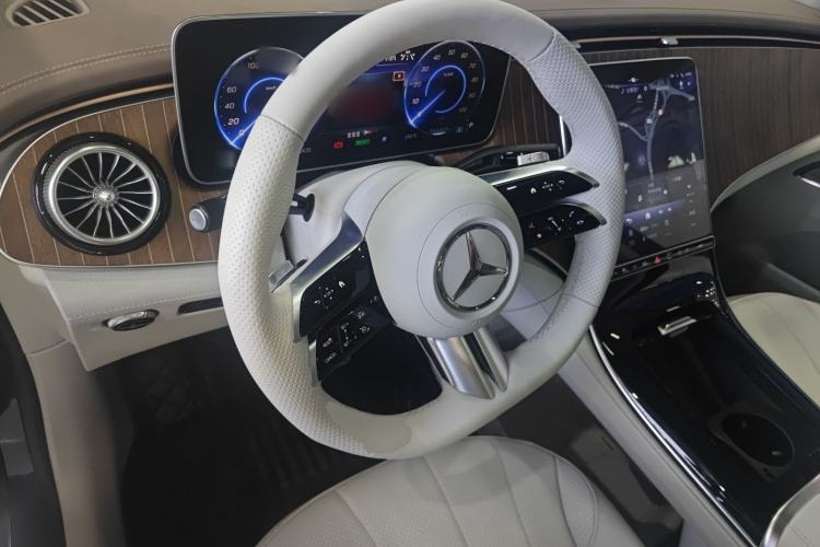 Used Mercedes-Benz EQE SUV 2023 350 4MATIC Luxury Edition Center Console