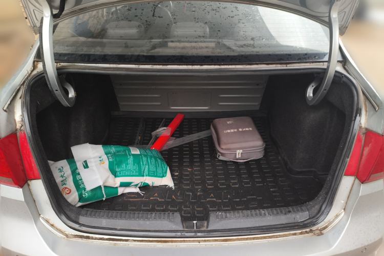 Used Volkswagen Santana 2013 1.6L Manual Luxury Edition Trunk