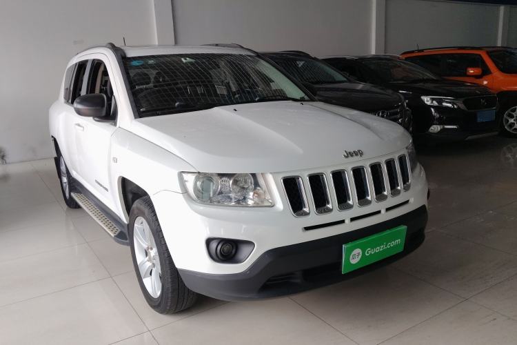 Used Jeep Compass 2013 2.4L four-wheel-drive sport version Front Right 45 Deg