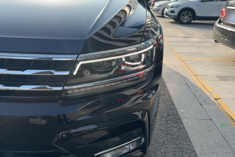 Used Volkswagen Tiguan L 2020 330TSI Automatic Two-Wheel Drive R-Line Flagship Version China VI Standard
