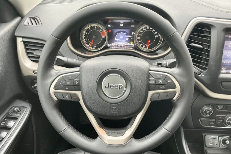 Used Jeep Cherokee 2016 2.0L Superior Edition