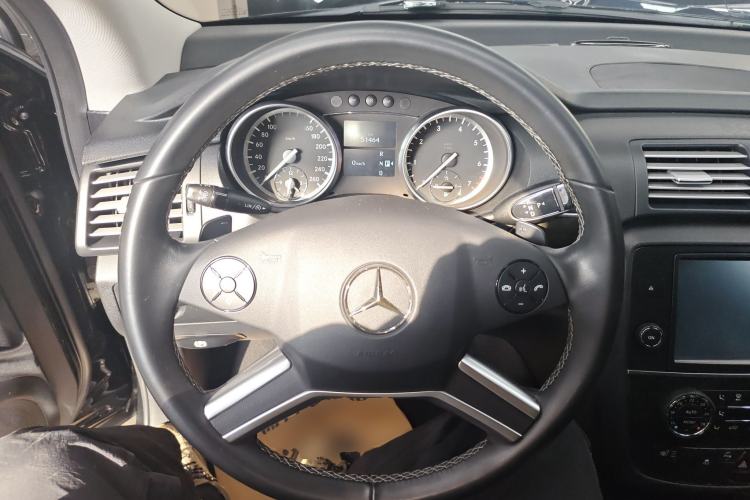 Used Mercedes-Benz R-Class 2017 R 320 4MATIC Business Edition Prestige Model
