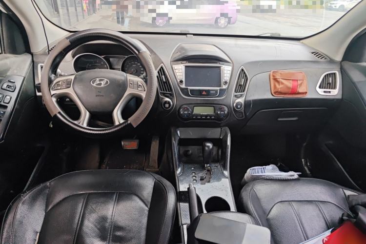 Used Hyundai ix35 2013 2.0L Automatic Two-Wheel Drive Smart GLS China V Standard Center Console