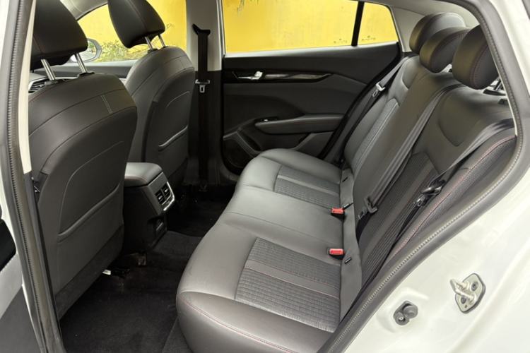 Used Dongfeng Aeolus Yixuan 2020 230T Automatic Xuan Yue Track Edition Interior 3