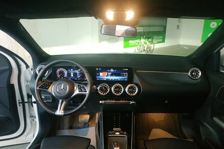 Used Mercedes-Benz GLA 2024 GLA 220 Center Console