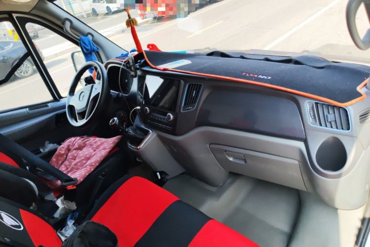 Used Foton Toano 2023 2.5T Manual Jixiang Van Extended Wheelbase Mid-Roof Design with Rear Dual Tires 3-Seater