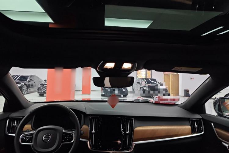 Used Volvo S90 2025 B5 Zhiyi Luxury Edition
