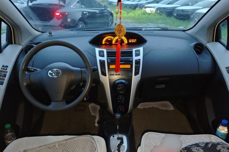 Used Toyota Yaris 2011 1.6G Automatic Xuan Dong Edition Center Console