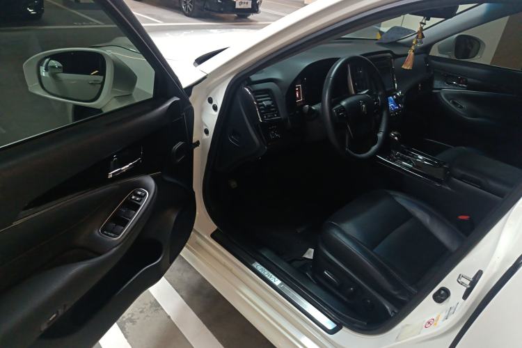 Used Toyota Crown 2015 2.0T Fashion Edition Driver Seat