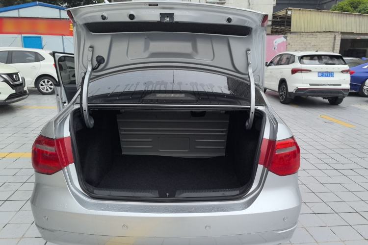 Used Volkswagen Jetta 2015 Value Edition 1.6L Manual Fashionable Style Trunk