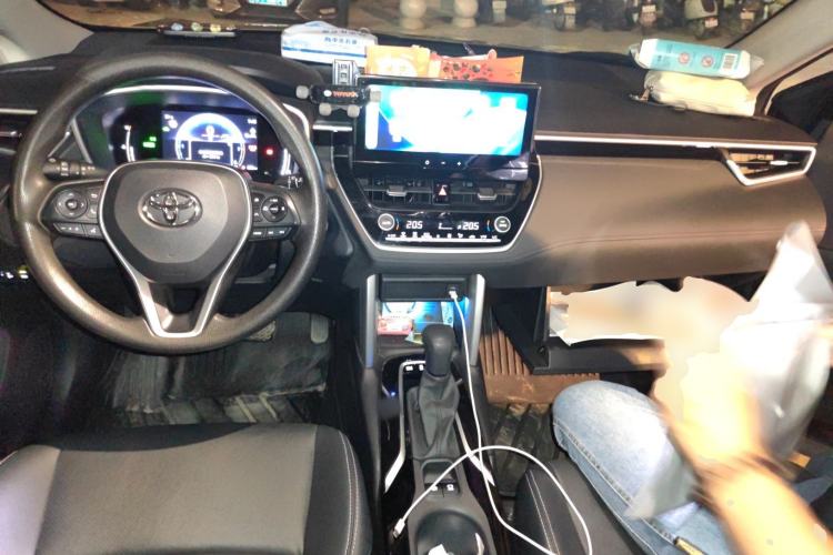 Used Toyota FRONTLANDER 2024 2.0L Smart Electric Hybrid Dual-Engine Luxury Edition Center Console