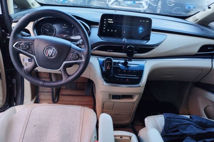 Used Buick GL8 2023 Facelifted Land Cruiser Executive Luxury Version
