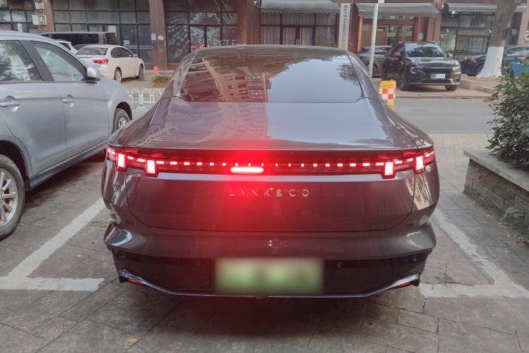 Used Lynk & Co Z10 2025 95 kWh 766 km Range Rear-Wheel Drive Max
