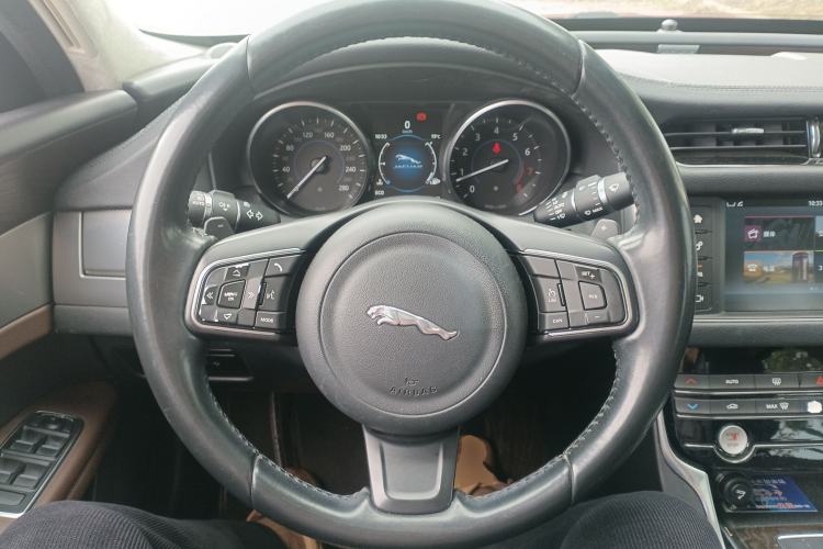 Used Jaguar XFL 2017 XFL 2.0T 240PS Luxury Edition Steering Wheel