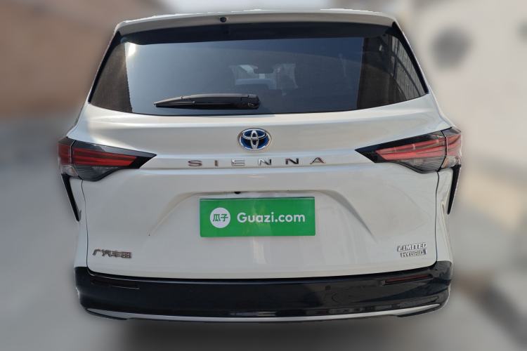 Used Toyota Sienna 2023 2.5L Hybrid Deluxe Edition