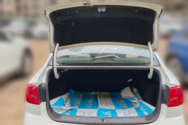 Used Volkswagen Bora 2016 1.6L Automatic Fashion Model Trunk