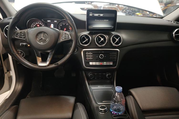 Used Mercedes-Benz GLA 2017 GLA 200 Fashion Model Center Console